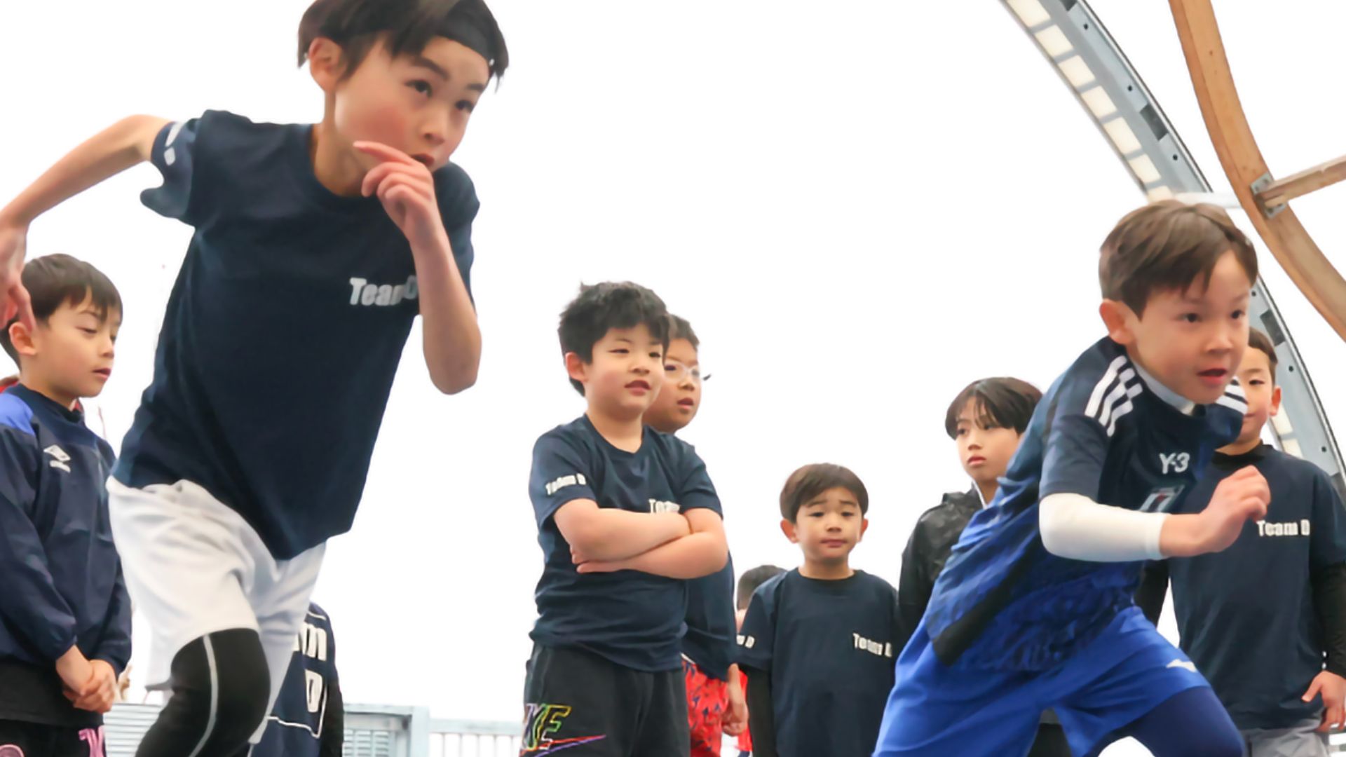 子どもたちが体を動かす運動体験の様子
